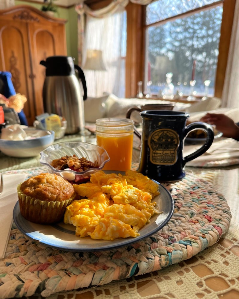 Breakfast at White Lace Inn