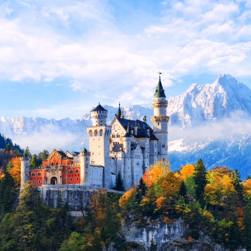 Beautiful-view-of-Neuschwanstein-castle-in-the-Bavarian-Alps-Germany