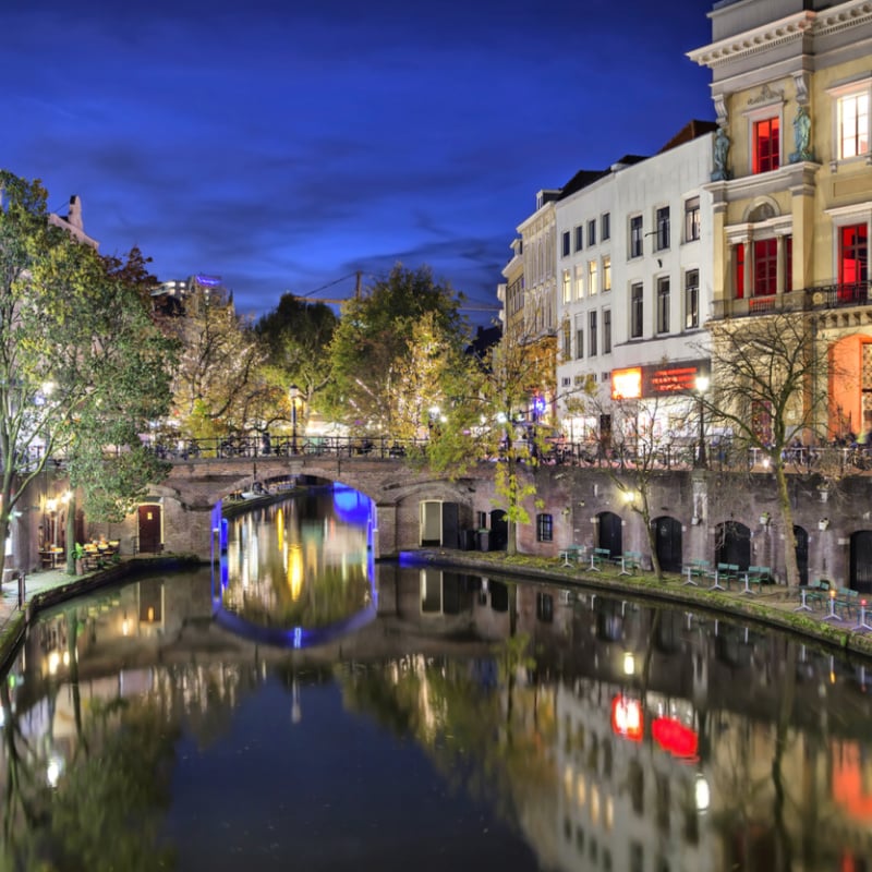 utrecht canal at night