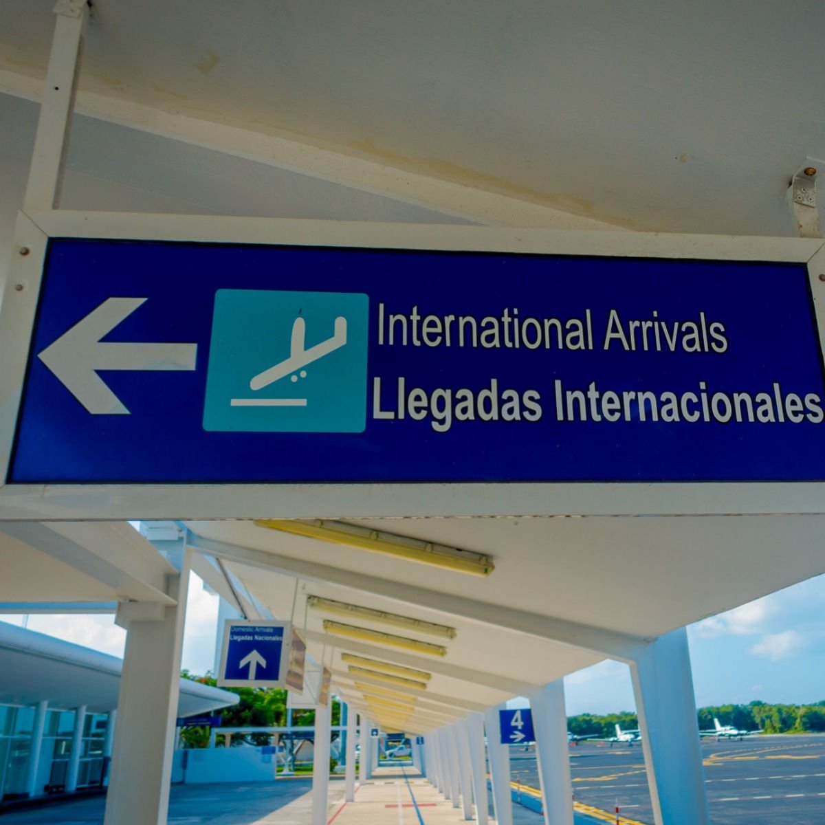 International arrivals sign in Mexico airport